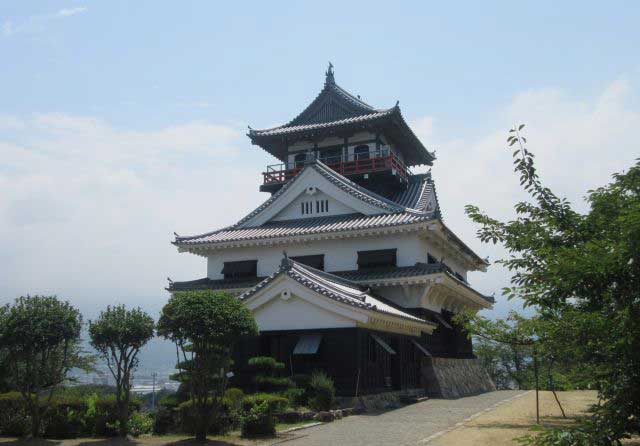 Burg Kavanoue Kavanhoe-Castle.jpg