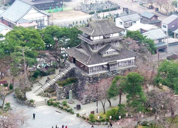 Burg Maruoka Maruoka-Castle2.jpg