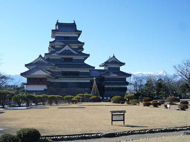 Matsumoto-Castle2.jpg