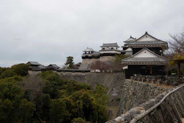 Burg Iyo Matsuyama Matsuyama-Castle.jpg